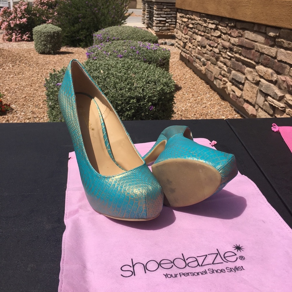 Shoe dazzle heals 8 1/2